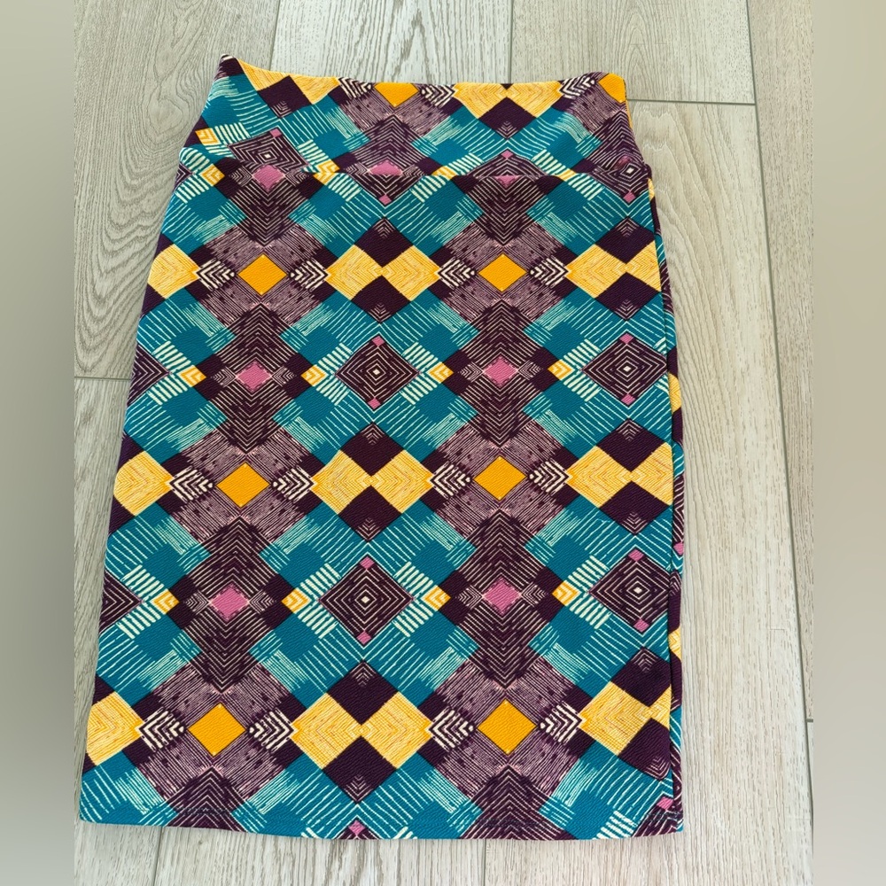 NWT Lularoe Cassie Pencil Skirt Argyle Geometric Print Medium